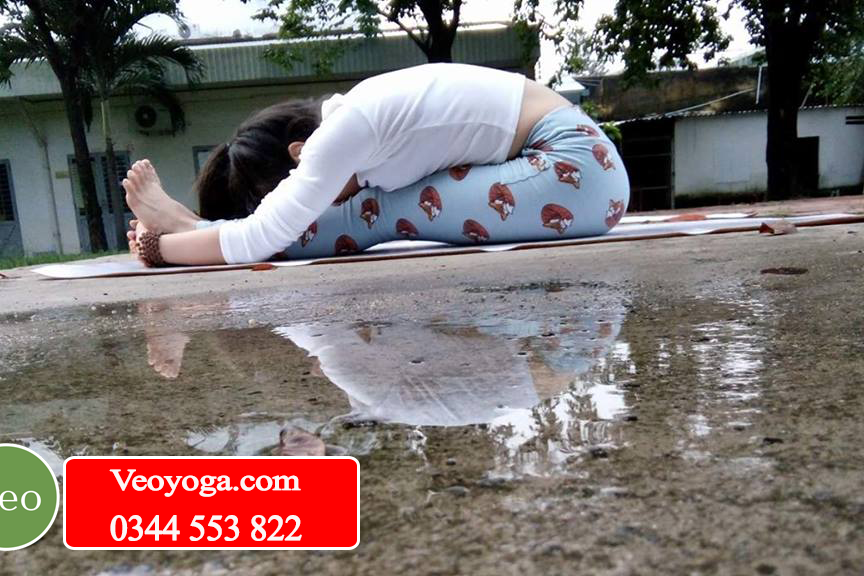 Tư thế ngồi gập người về trước